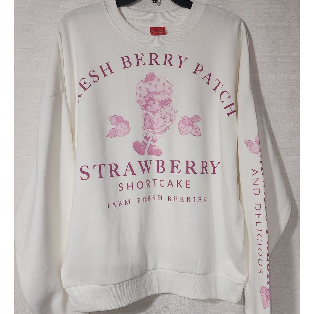 Strawberry shortcake ''Fresh berry patch'' sweatshirt women's size medium